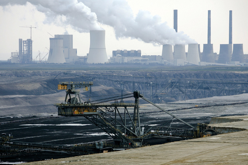 Illustration for article titled A Coal-Burning Power Plant, Before and After